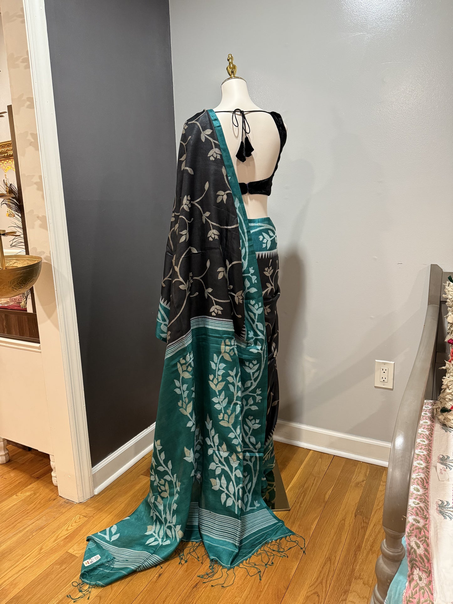 Pure Silk Tussar Jamdani Black Saree